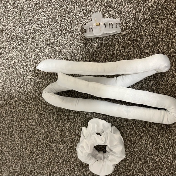 NWOT Satin Heatless Curlers - Picture 2 of 2